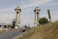 Замениха осем от старите стоманобетонни панели на Дунав мост при Русе с нови