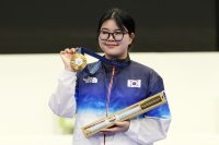 О Йе Джин триумфира на 10 метра пистолет за жени на Игрите в Париж
