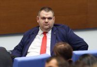 "Мистър Кеш командва всички": Обвиненията на Пеевски към президента отекнаха в НС
