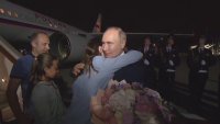 "Вече сте си у дома" - Путин посрещна осемте освободени затворници
