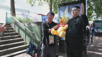 Имитатор на Ким Чен-ун се превърна в хит по време на Олимпиадата в Париж
