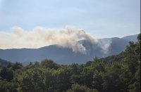 Пожарът на границата с Гърция продължава да гори вече трета седмица