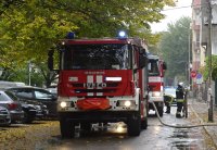Пожар гори около необитаеми къщи в село Алдомировци