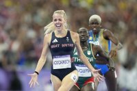 Кийли Ходжкинсън завоюва олимпийската титла в бягането на 800 метра