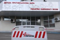 В реанимация в "Пирогов" е детето, премазано от машина за почистване на пясък в Созопол