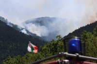 Огънят продължава да бушува в Югозападна България