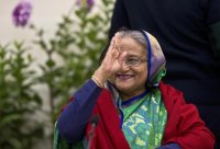 Премиерът на Бангладеш Шейх Хасина подаде оставка и избяга в Индия
