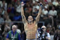 Златен медал за Камерън Макевой в спринтовото плуване на 50 м на Игрите в Париж