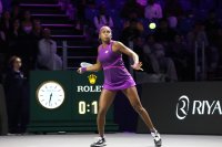 Коко Гоф се класира за полуфиналите на Финалния турнир на WTA в Рияд след победа срещу Ига Швьонтек