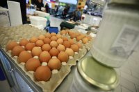 Млечните продукти поскъпват през седмицата, а плодовете и повечето зеленчуци поевтиняват