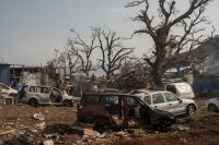 Месец след бедствието - остров Майот в очакване на нова буря