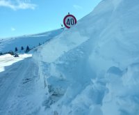 3 metres of snow on the Troyan pass, clearing continues