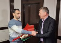 Наградиха помощник-капитана от "Галакси лийдър" в Горна Оряховица