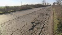 След 20-годишно чакане: Жители на варненско село сами ще асфалтират пътя си