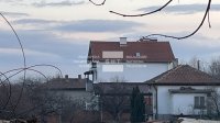 Свързана ли е майката с жестокото убийство на две деца във Вакарел?