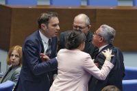 Страстите парламентарни: В главните роли - "Джаба", "Тошко Африкански" и "момчето, което е много зле"
