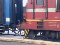 Локомотив блъсна пътнически влак на гарата в Карнобат