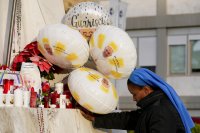 Откриха на папата и бъбречна недостатъчност