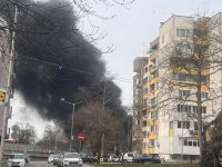 Голям пожар пламна в бургаски квартал (СНИМКИ И ВИДЕО)