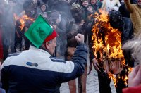 Боя, димки и бомбички: Как протестът на "Възраждане" прерасна в щурм на сградата на ЕК в София? (ОБЗОР)