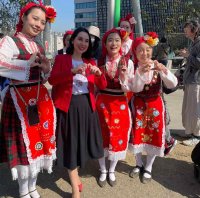 Баба Марта "отиде" в Япония, закичи мартеници за здраве и късмет