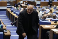 Борисов: Ще търпя да ми се катерят по гърба, докато България не влезе в еврозоната