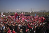 От екипа на БНТ в Истанбул: Исторически митинг - над 2 милиона призоваха за демокрация и справедливост