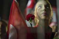 Двигателят на протестите - младите, които не искат да живеят в Турция на Ердоган