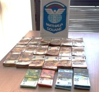 Недекларирана валута за над 370 000 лева откриха на "Капитан Андреево" (СНИМКИ)