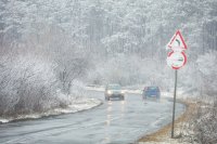 Пътят Бургас - Варна е отворен за автомобили, но до 12,5 тона