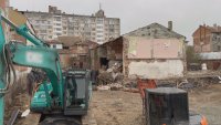 Семейство от Бургас остана без дом, след като къщата им се срути