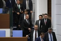 Преди форума на АПС: Недоволството сред приближените на Доган нараства