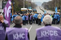 За по-високи заплати и по-добри условия на труд: Протестът на транспортните служители блокира центъра на София