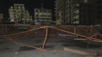 50-метров кран се стовари върху лодки на пристанище в Поморие