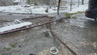 Пиян тийнейджър и мъж се забиха с мотор в оградата на бензиностанция край Поморие