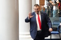 Лъжа е, че Делян Пеевски е бил в МВР, заяви Даниел Митов