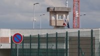 Атаки срещу френски затвори - министър свърза нападенията с компания срещу трафика на дрога
