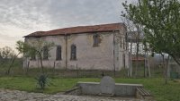 Без църква за Великден: Храмът в хасковското село Корен тъне в разруха