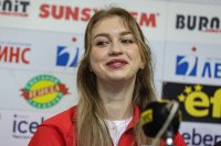 Александра Фейгин работи върху нови съчетания за предстоящия сезон