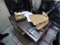Полицаи задържаха жена, подменила 400 000 евро с бели хартийки