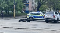 Камион удари моторист на кръстовището на бул. "Константин Величков" и "Пиротска" (СНИМКИ)