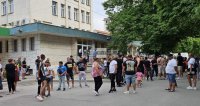 След напрежението в Ботевград - кметът на града се срещна с роднините на починалото 7-годишно дете