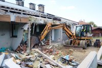 Възобновиха премахването на незаконните постройки край язовир "Искър"