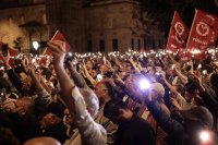 Протест на тъмно в Турция в подкрепа на Имамоглу