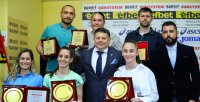 Българска федерация бадминтон връчи специални плакети на част от своите състезатели и треньори