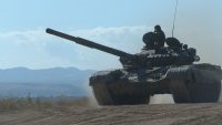 Транспортират военна техника до полигона "Корен"