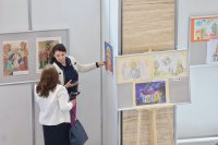 В помощ на болни деца: Благотворителна изложба в Народното събрание