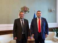 Пеевски и Чакъров се обединяват "в името на хората и целостта на ДПС"