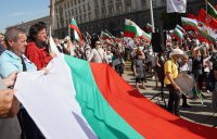 Протестът срещу еврото блокира движението в София