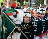 Цяла България отдава почит към саможертвата на Христо Ботев (ГАЛЕРИЯ)